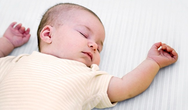 Un bebé durmiendo